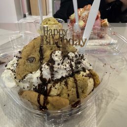 Double Cookie Sundae Double Cookie Sundae