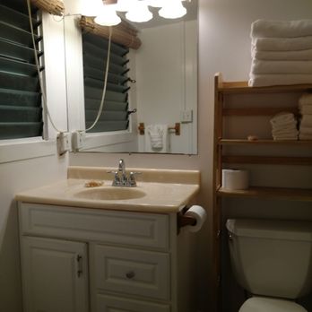 Ke Iki Beach Bungalows - Gardenia room bathroom - Vacation Rentals Near Me - Haleiwa, Hawaii Ke Iki Beach Bungalows - Gardenia room bathroom - Vacation Rentals Near Me - Haleiwa, Hawaii