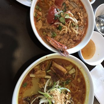 Bong Lua Vietnamese Restaurant - No. 119 tomato crab meat noodle with soup No. 126 curry lamb noodles with soup - Vietnamese Near Me - Scarborough, Ontario