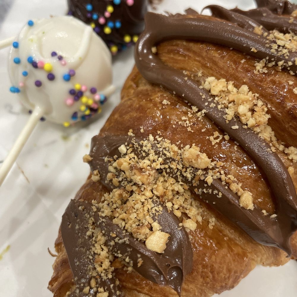 Aroma Pastries - Cake pops and croissants - Desserts Near Me - Burlington, Ontario Aroma Pastries - Cake pops and croissants - Desserts Near Me - Burlington, Ontario