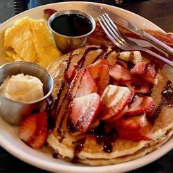 Craft Grill Breakfast Club - Kid's chocolate strawberry pancakes