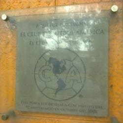 Casa de la Tía Catita - Placa develada en 2008 por la Directiva del Club América por los 92 años de fundación en la casa de la "Tía Catita"