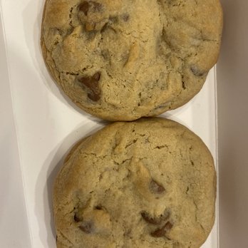 Crumbl - Millenia - 2 chocolate chip cookies - Bakeries Near Me - Orlando, Florida Crumbl - Millenia - 2 chocolate chip cookies - Bakeries Near Me - Orlando, Florida