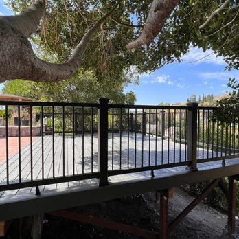 The Fence Dr - Trex decking with trex handrail black balusters - Fences & Gates Near Me - El Cajon, California