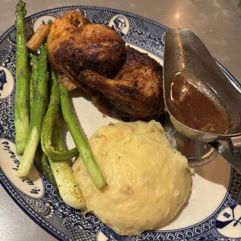 Founding Farmers Tysons - Half rotisserie chicken and mashed potatoes - New American Near Me - Tysons, Virginia