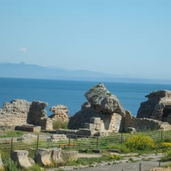 Chiosco Bar Trattoria Abraxas - Tharros, la città   fenicio-punica e romana fondata  alla fine dell'VIII secolo a.C. su sito nuragico.