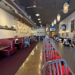 Pastrami On Wry - Dining area