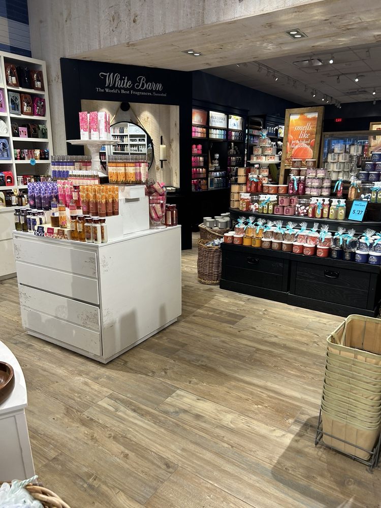 BATH & BODY WORKS Updated July 2024 One Premium Outlets Blvd