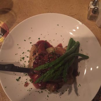 Apres Diem - Filet with potatoes and asparagus in red wine sauce - Bars Near Me - Atlanta, Georgia Apres Diem - Filet with potatoes and asparagus in red wine sauce - Bars Near Me - Atlanta, Georgia