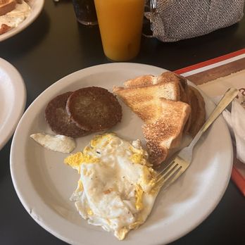 Van's Country Table - eggs toast sausage - American Near Me - Marengo, Indiana