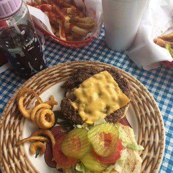Chuckwagon Cafe - Burgers Near Me - Medina, Texas