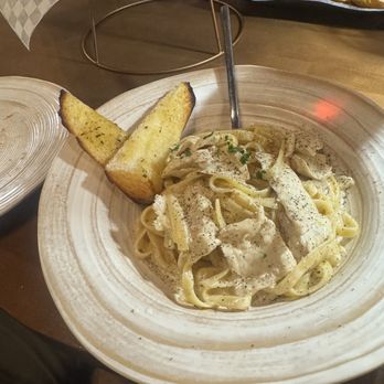 Amedeo - Chicken fettuccine Alfredo - Pizza Near Me - Las Vegas, Nevada Amedeo - Chicken fettuccine Alfredo - Pizza Near Me - Las Vegas, Nevada