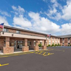 Days Inn by Wyndham Manistee - Exterior