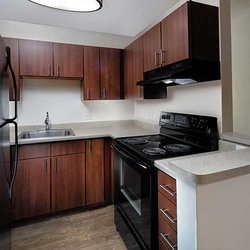 eaves Quincy