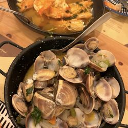 Laurear - Shrimp, clams are so good