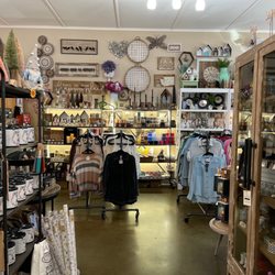 Mimi's A Shabby Chic Country Boutique - Boutique clothing & collectibles