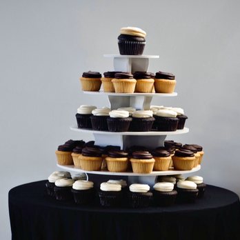 Molly's Cupcakes - Wedding cupcakes- black and white - Cupcakes Near Me - Des Moines, Iowa