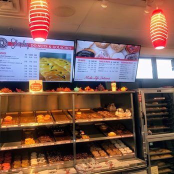 Shipley Do-Nuts - Near empty donut shelves - Donuts Near Me - Jacksonville, Florida