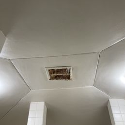 Air vent in showers