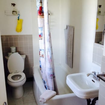 HI-Pigeon Point Lighthouse Hostel - The bathroom inside our dorm room. - Hostels Near Me - Pescadero, California