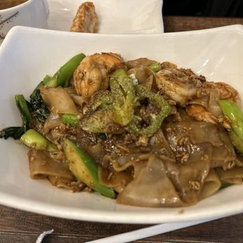 Little Basil - Thai Near Me - New York, New York