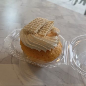 Dessert First - Orange creamsicle Cupcake! 10/10 probably my favorite. - Custom Cakes Near Me - Kalamazoo, Michigan Dessert First - Orange creamsicle Cupcake! 10/10 probably my favorite. - Custom Cakes Near Me - Kalamazoo, Michigan