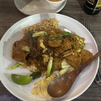 Red Dragon Asian Bistro - Vegan Pad Thai with vegan meat - Asian Fusion Near Me - Carlsbad, California