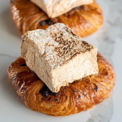 Patis Bakery by null