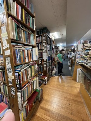 Commonwealth Books by null