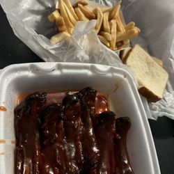 Chicago Style BBQ - Half slab of ribs and side of fries and two pieces of bread