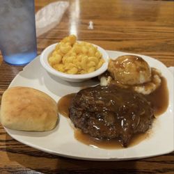 Spainhours - Hamburger steak with mashed potatoes and mac and cheese