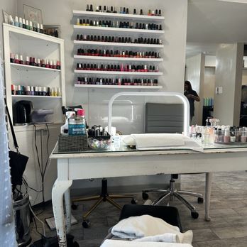 Alante Hair Design - Manicure area - Hair Salons Near Me - El Cajon, California Alante Hair Design - Manicure area - Hair Salons Near Me - El Cajon, California