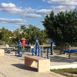 Parque Pensiones Séptima Etapa - Aquí están los ejercitadores con los que se pueden tonificar un poco los músculos, y además aprovechar estar al aire libre!