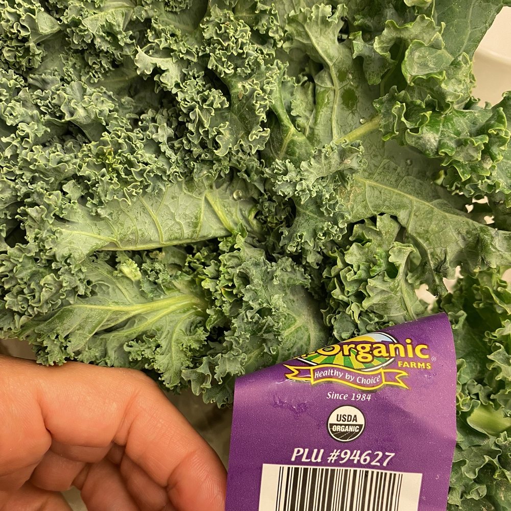 Ralphs - a hand holding a package of kale chips - Grocery Near Me - Torrance, California Ralphs - a hand holding a package of kale chips - Grocery Near Me - Torrance, California
