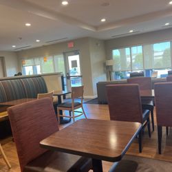 TownePlace Suites by Marriott Cleveland - Breakfast Area