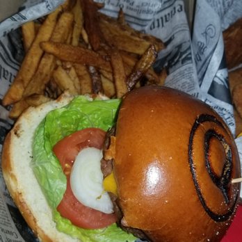 Quinnz Pinz - Turkey Burger & French Fries - Bowling Near Me - Middletown, New York