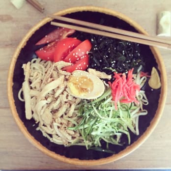 Fufu 2 - Hiyashi Chuka, nouilles fraîches, algues, œuf, tomate, gingembre, concombre, poulet. - Japanese Near Me - Bordeaux, 33 Fufu 2 - Hiyashi Chuka, nouilles fraîches, algues, œuf, tomate, gingembre, concombre, poulet. - Japanese Near Me - Bordeaux, 33