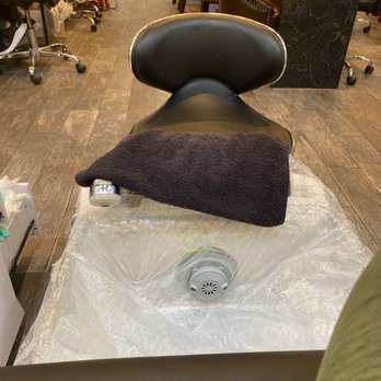 Nail Bar - 6:13, toes haven't touched water. Appointment was at 6..hmmmm - Nail Salons Near Me - Indianapolis, Indiana