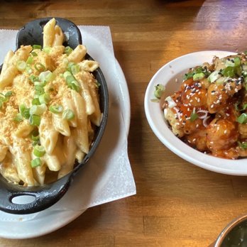 The Bronx Public - Mac & Cheese and Garlic Chili cauliflower - Sports Bars Near Me - Bronx, New York The Bronx Public - Mac & Cheese and Garlic Chili cauliflower - Sports Bars Near Me - Bronx, New York
