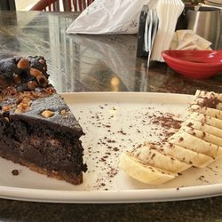 Maki - Banana Brownie Cheesecake