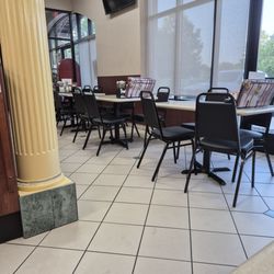 Leo's Coney Island - Inside