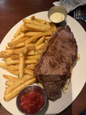 Bar Louie - One Loudoun by null