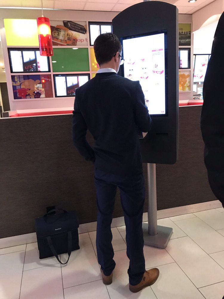 KFC - Order right from the screen - interior - Fast Food Near Me - Purmerend, New Hampshire KFC - Order right from the screen - interior - Fast Food Near Me - Purmerend, New Hampshire