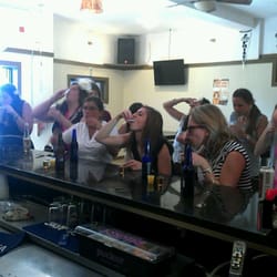 Louies Tavern