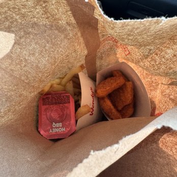 Wendy's - Fast Food Near Me - Shelton, Connecticut