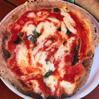 Masaniello - Pizza margherita - Italian Near Me - Berlin, BE