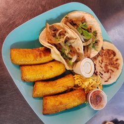 Costa Del Sol Food Truck - Combo Plate ( 2 Street tacos, 1 Pupusa, Platano Frito, Salsa, curtido y Crema )