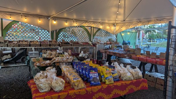Farmers Market Maui by null