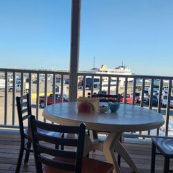 Ernie's Old Harbor Restaurant - Nice view of the ferry / harbor