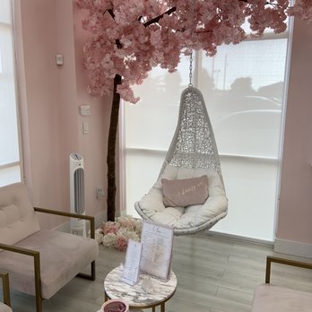 Le Luxe Beauty Bar - Eyelash Service Near Me - Miami, Florida